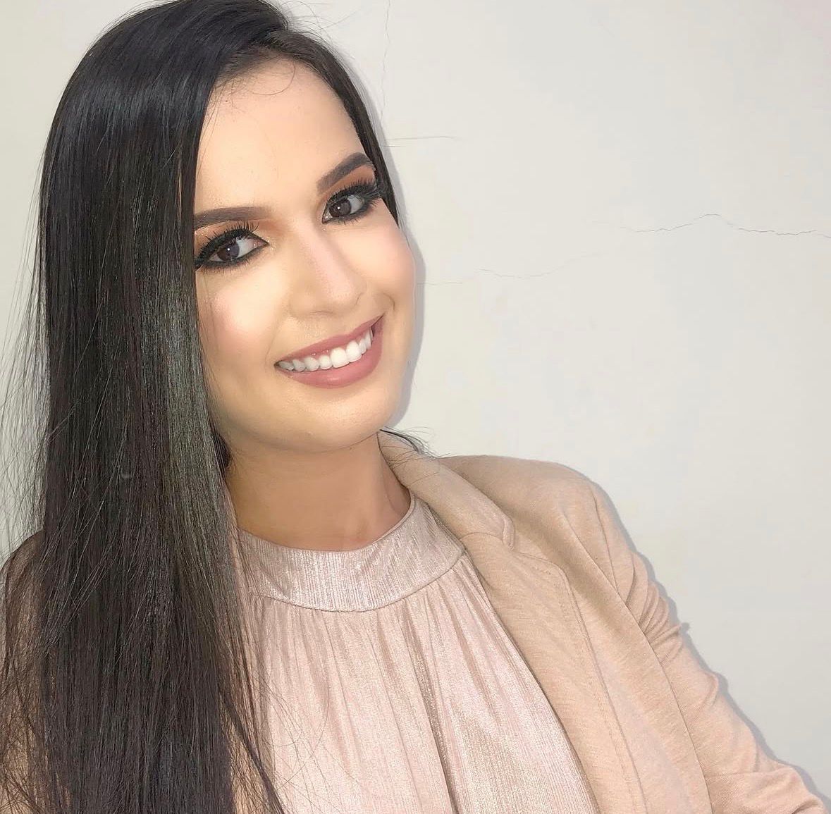 Dra. Viviany Candeia